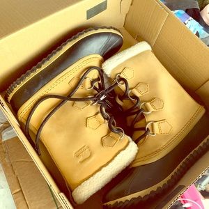 Sorel women’s snow boots size 9